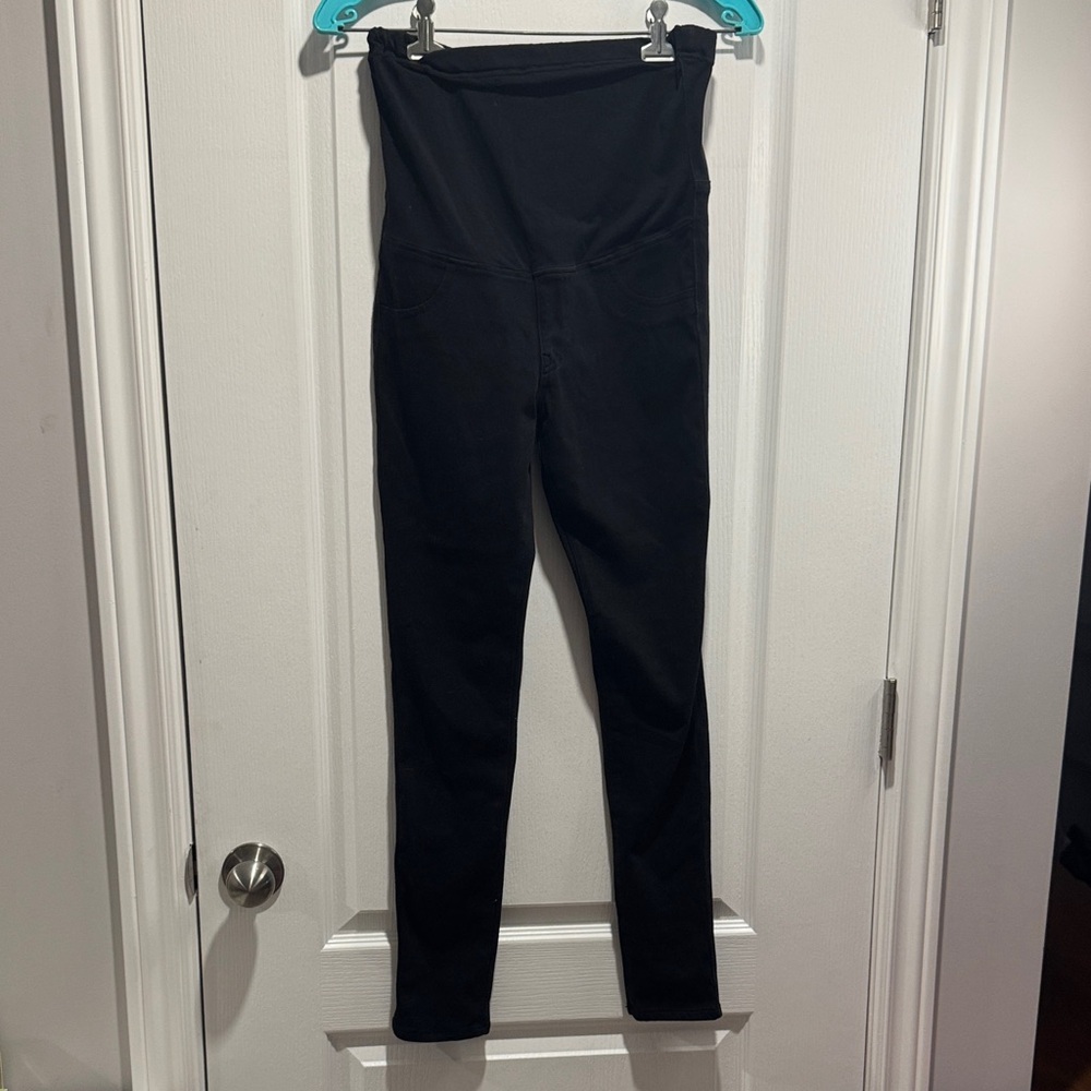 336- UNIQLO black maternity skinny jeans
